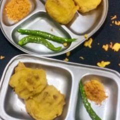 A picture of Batata vada.