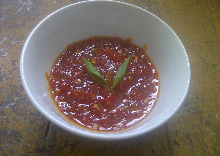 Sambal tomat "seuhah" (gak pake terasi) // Traditional sauce sundanese