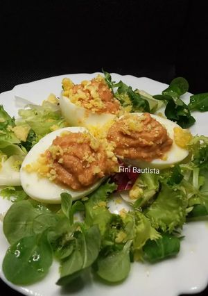 Una foto de Huevos rellenos de pimiento y sardinas