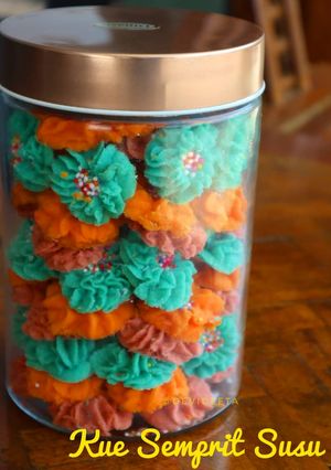 Foto resep Kue Semprit Susu Pelangi