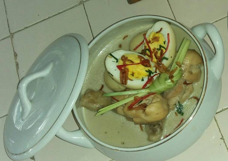 Opor Ayam dan Telur