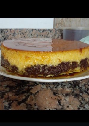 Una foto de Torta imposible / chocoflan con un toque distinto 🍮🍫💛 especial cumpleaños