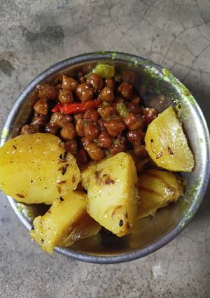 ছোলা আলুর ঘুগনি (chola aloor ghugni recipe in Bengali) রেসিপির প্রধান ছবি