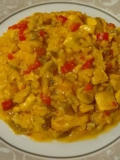 Una foto de Arroz con bacalao y pollo, súper rápido