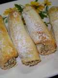 Arrolladitos rellenos con dulce hechos con discos de empanadas