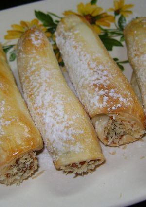 Una foto de Arrolladitos rellenos con dulce hechos con discos de empanadas