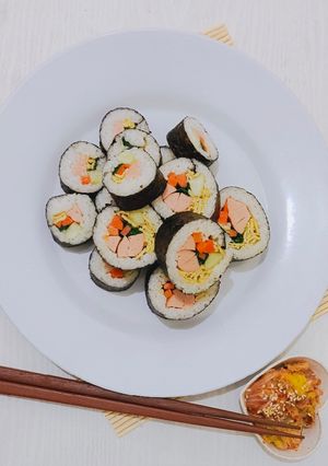 Foto resep Korean Homemade Kimbab| Nasi Gulung Rumput Laut Isi Sosis
