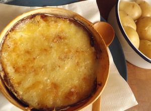 Foto principal de Queso Mont d´Or con vino blanco y ajo, al horno
