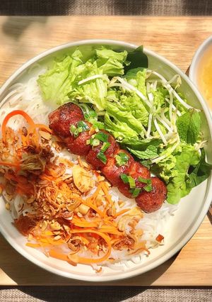 Hình của món Nem lụi (nem nướng).