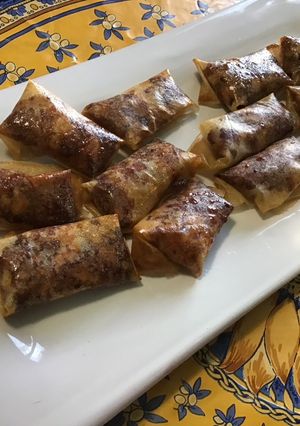 Une photo de Croustillants de bricks aux dattes, amandes et miel