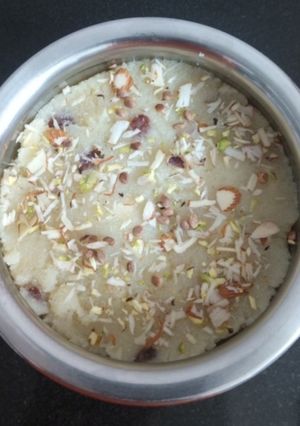રવા નો શીરો (Rava Sheera Recipe In Gujarati) રેસીપી મુખ્ય ફોટો
