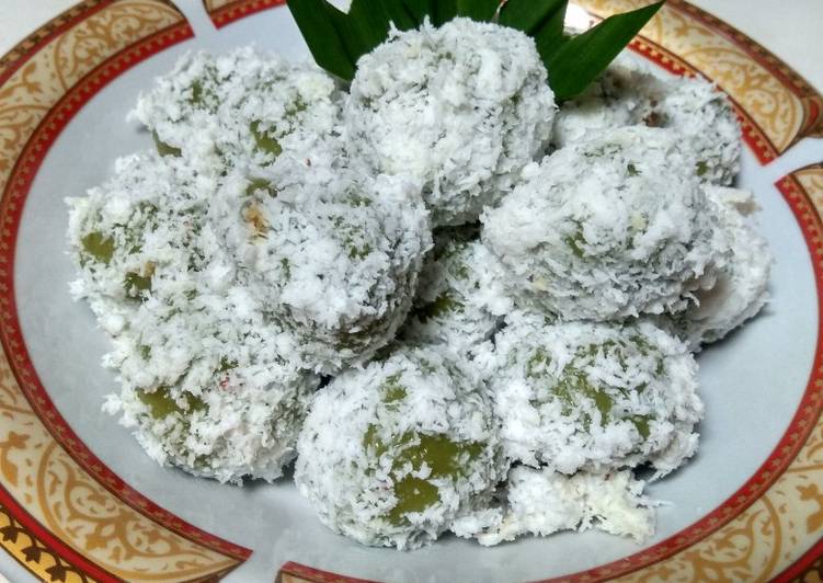 Kelepon daun pandan & daun suji