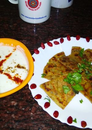 A picture of Onion potato parantha.