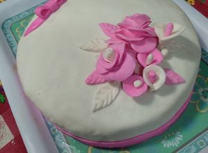 Una foto de Fondant o baño Wilton (y flores hecha a mano)