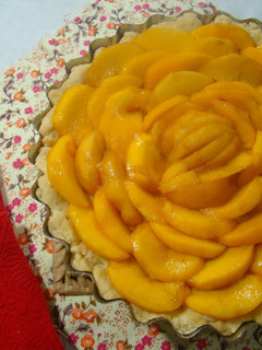 Una foto de Tarta de durazno y crema pastelera