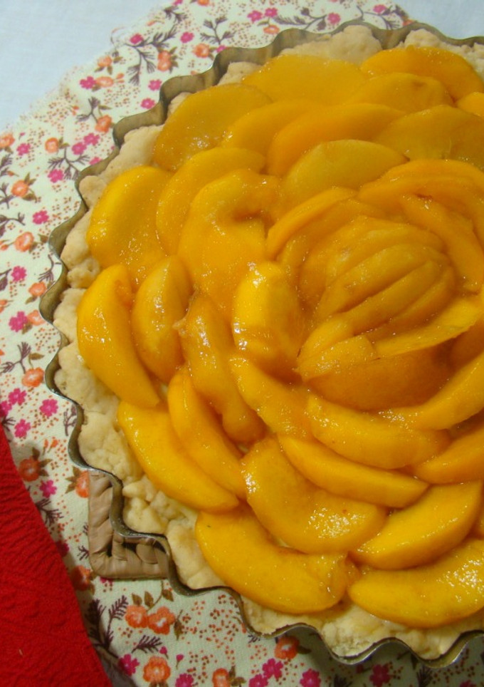 Una foto de Tarta de durazno y crema pastelera