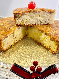 Una foto de Pastel con manzanas, nueces y caramelo