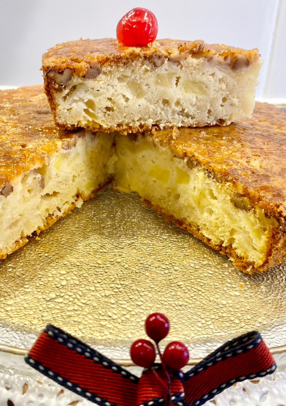Una foto de Pastel con manzanas, nueces y caramelo