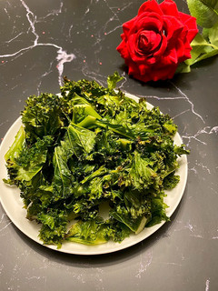 A picture of Kale Chips.