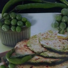 A picture of Stuff green peas paratha.