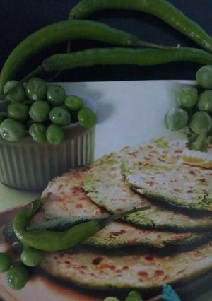 A picture of Stuff green peas paratha.