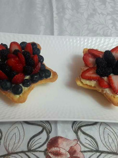 Una foto de Tartaletas de crema pastelera con frutas