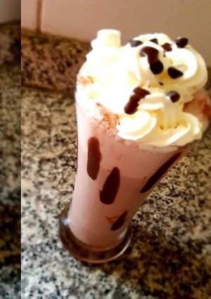चॉकलेट मिल्क शेक (chocolate milk shake recipe in Hindi) रेसिपी मुख्य फोटो