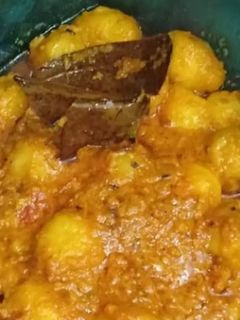 কাশ্মীরী আলুর দম (kashmiri aloor dum recipe in Bengali) রেসিপির প্রধান ছবি