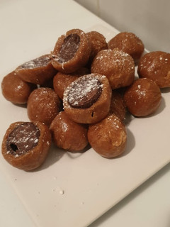 Una foto de Bombones de turrón con bolas de chocolate