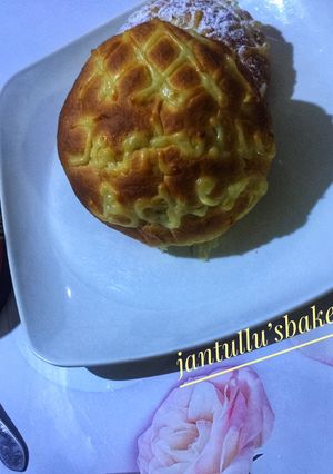 A picture of Customized bread🍞 using pastry cream.