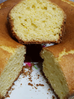 Una foto de Torta económica, matera de cítricos y sémola
