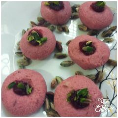 A picture of Strawberry sandesh.
