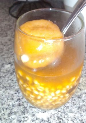 Una foto de Mote con huesillo endulzado con chancaca