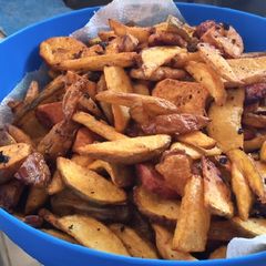 A picture of Potatoes and bananas fries.