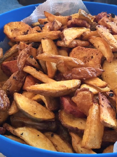 A picture of Potatoes and bananas fries.