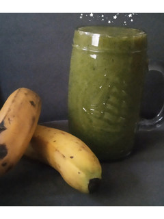 Una foto de Batido de 🍌, papaya y espinaca