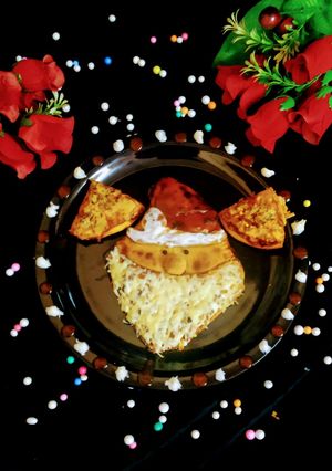 A picture of Santa chapati pizza.