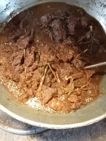 Langkah Gampang Menyiapkan Resep Rendang daging (klo di daerah saya namanya age ☺️) yang Uenak Anti Ribet, Lezat