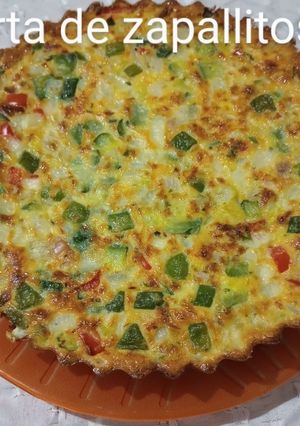 Una foto de Tarta de zapallitos y pollo🍗 sin masa 😋