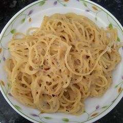 A picture of White sauce spaghetti.