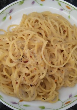 A picture of White sauce spaghetti.