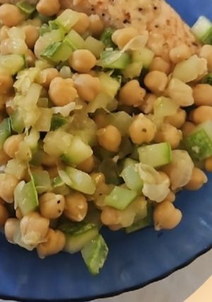 Una foto de Picadillo de Zucchini con Garbanzos