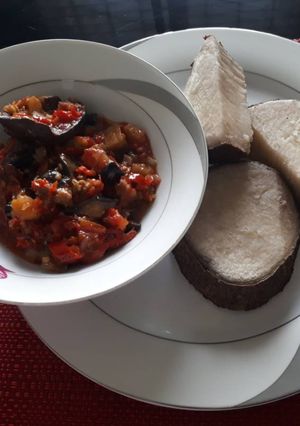 A picture of Aubergine and Snail Sauce paired with Boiled Yam.
