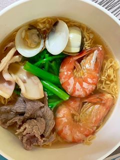 Hình của món Mì lẩu thái hải sản.