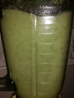 Una foto de Agua fresca de pepino y menta🍸