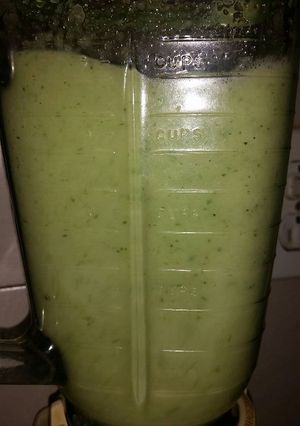 Una foto de Agua fresca de pepino y menta🍸