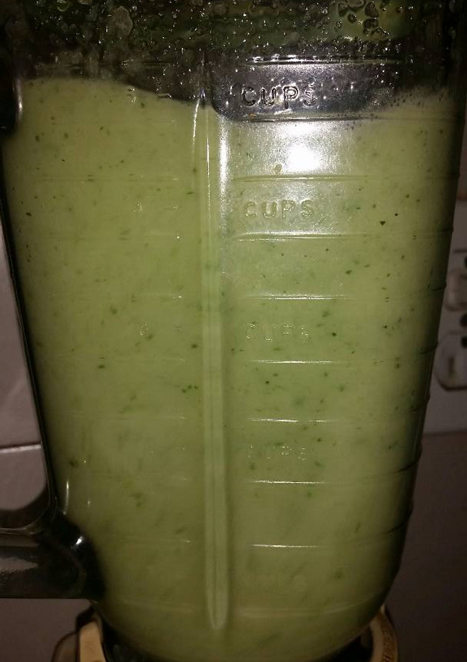 Una foto de Agua fresca de pepino y menta🍸