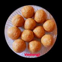 A picture of Til Ladoos.