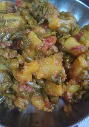 A picture of Aalu moongre sabji.