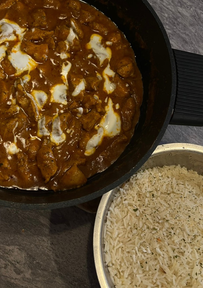 Una foto de Pollo al curry Gourmet🍛🍗🍅